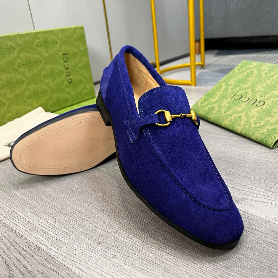 Ex-factory price: 480💰-(Gucci) men’s loafers! Genuine molded horsebit, a classic must-have for your shoe cabinet! The feet are particularly delicate! This Gucci original version is a set last, and we are consistent with the counter! Therefore, it is more comfortable in terms of last shape and comfort! Take it to the counter and compare at will! Good shoes are more than just what they make! But grasp the essence from the inside out! Material: Imported first-layer frosted cowhide! Genuine leather outsole imported from Italy, size: 39-44 (38/45 customized, non-refundable)